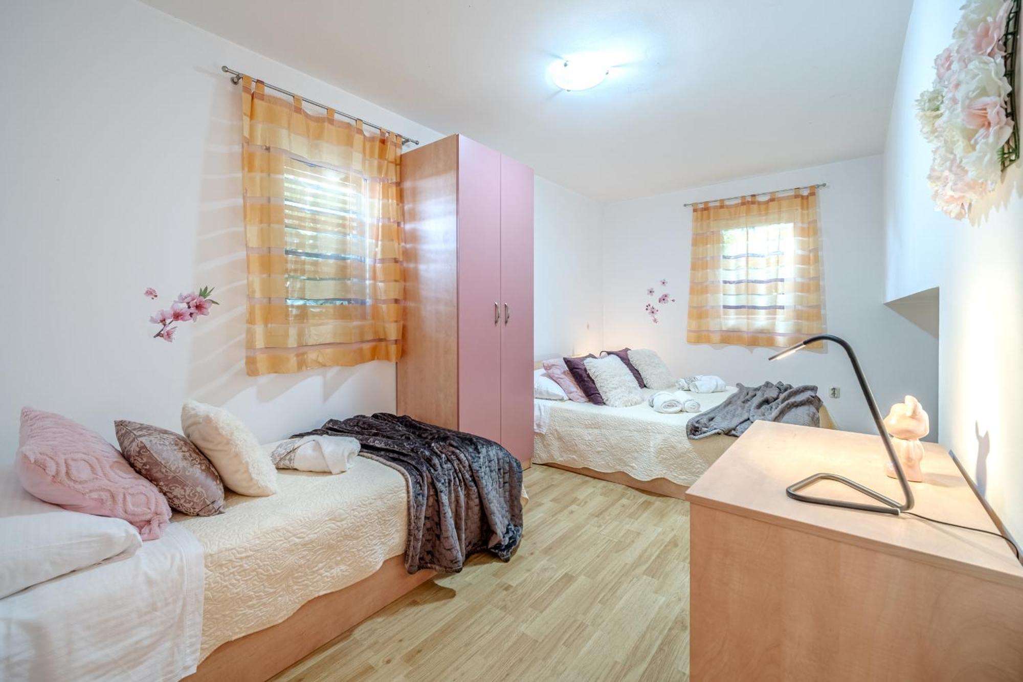 Apartment Milna - With Swimming Pool & Amazing Seaviews, Above Bijaka Beach Milna (Brac) Exterior foto