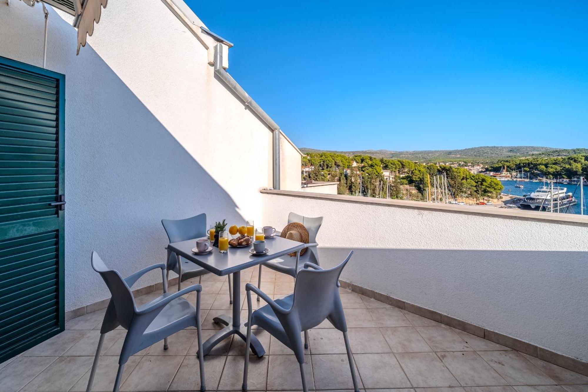Apartment Milna - With Swimming Pool & Amazing Seaviews, Above Bijaka Beach Milna (Brac) Exterior foto