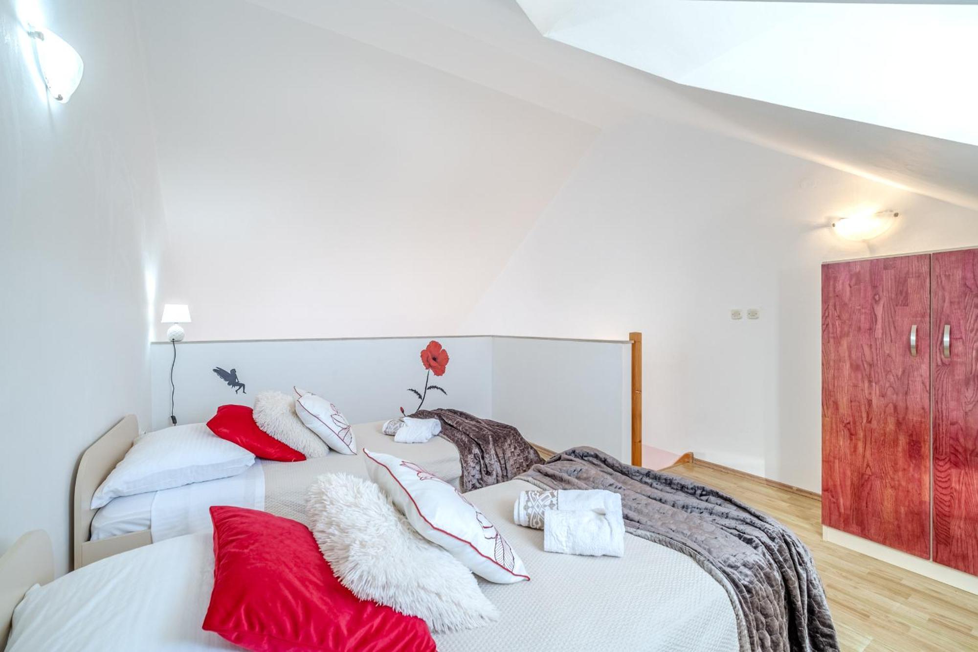 Apartment Milna - With Swimming Pool & Amazing Seaviews, Above Bijaka Beach Milna (Brac) Exterior foto