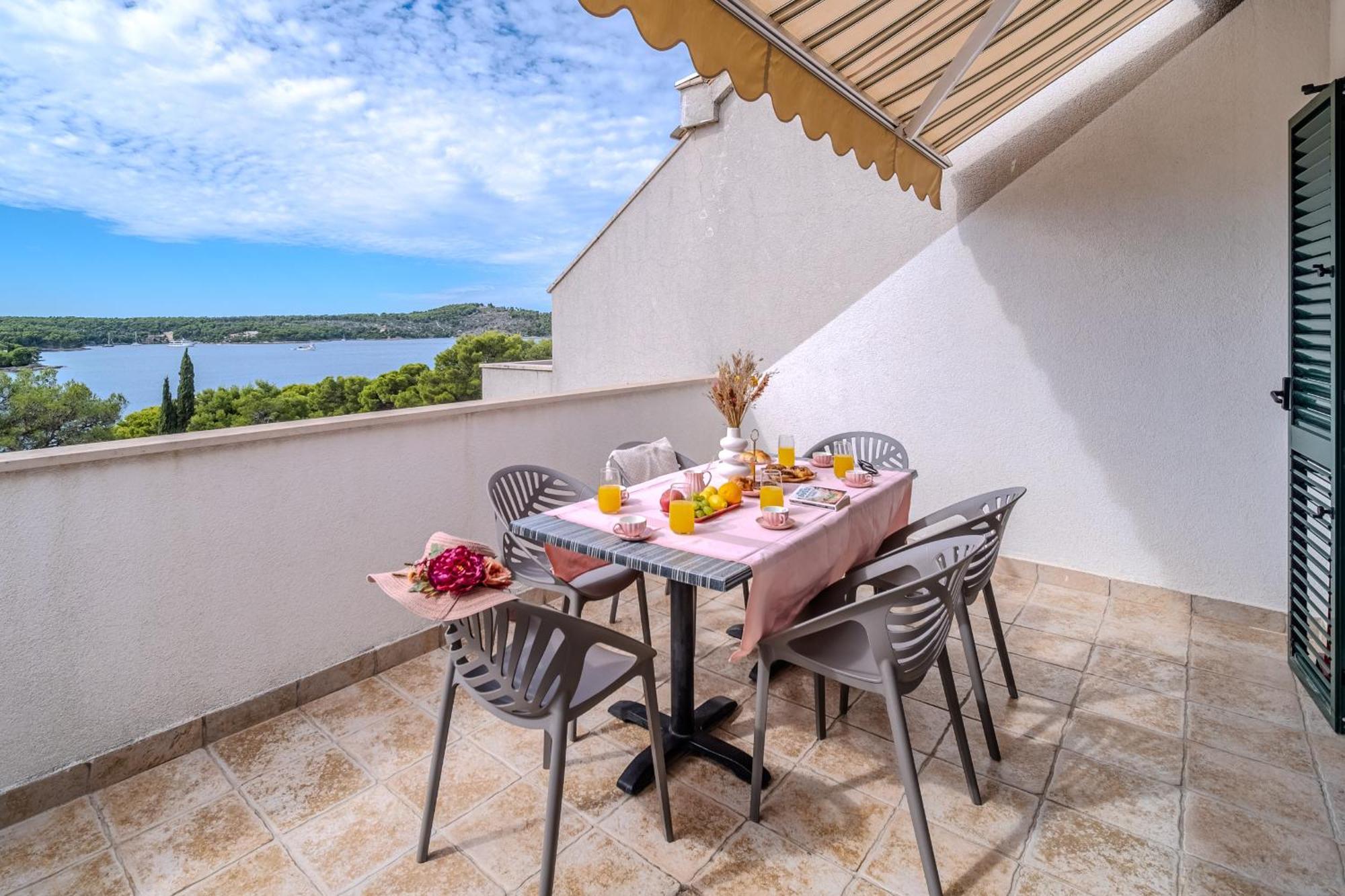 Apartment Milna - With Swimming Pool & Amazing Seaviews, Above Bijaka Beach Milna (Brac) Exterior foto