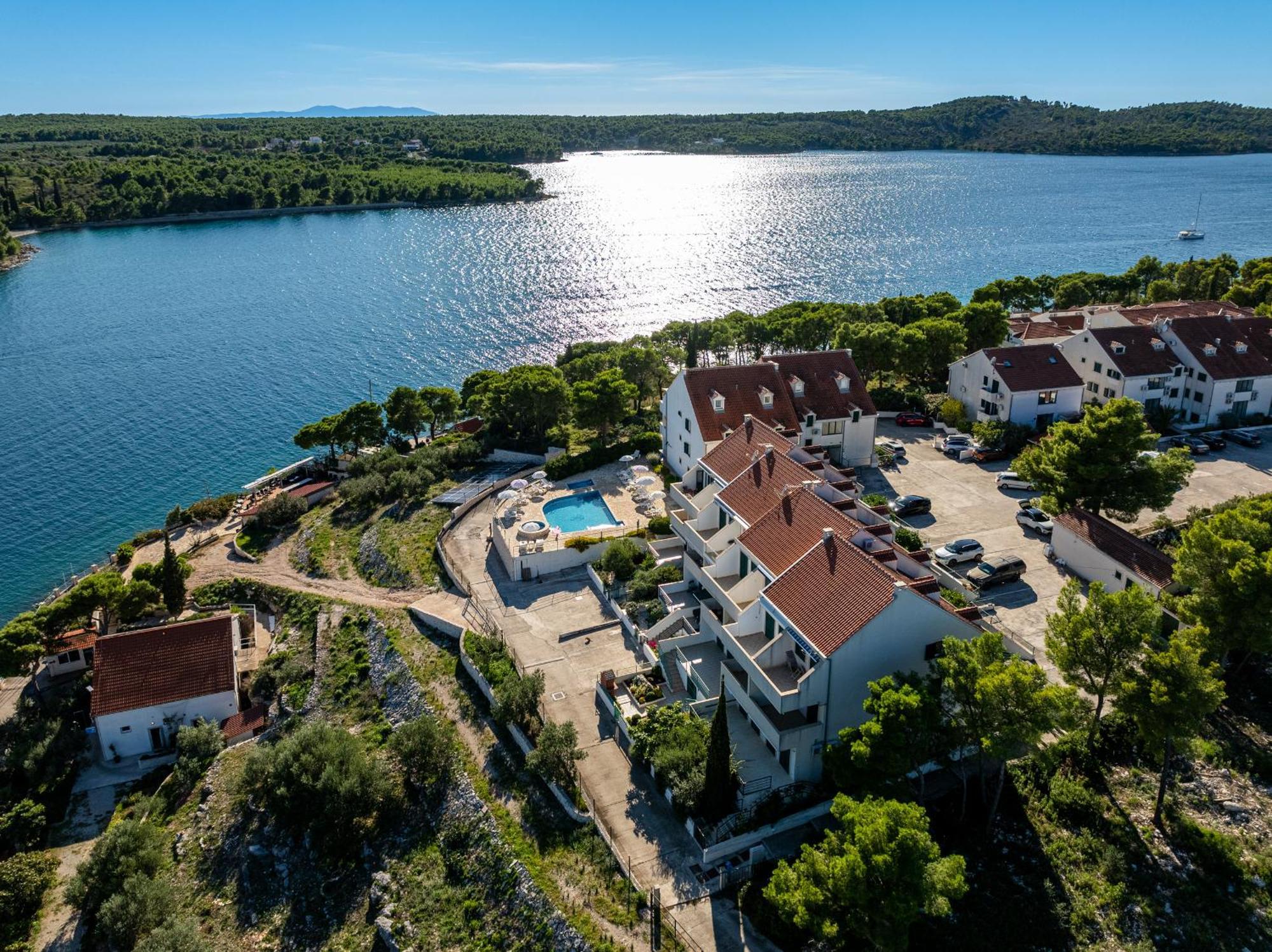 Apartment Milna - With Swimming Pool & Amazing Seaviews, Above Bijaka Beach Milna (Brac) Exterior foto