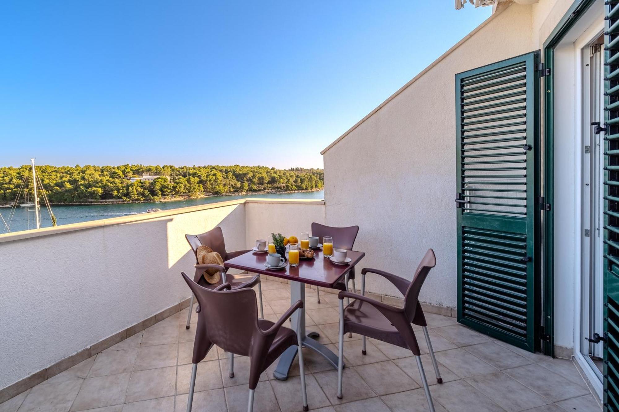 Apartment Milna - With Swimming Pool & Amazing Seaviews, Above Bijaka Beach Milna (Brac) Exterior foto