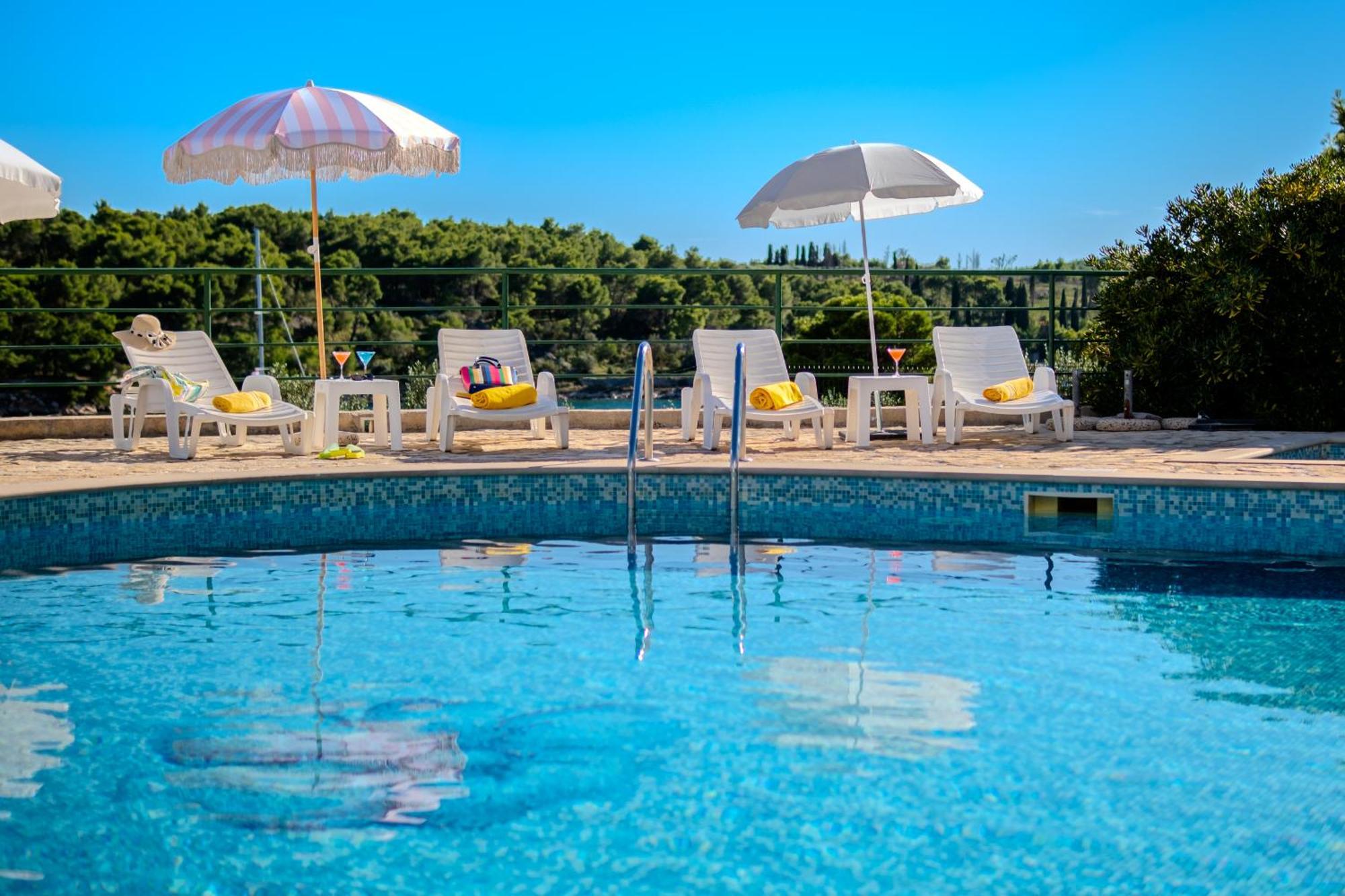 Apartment Milna - With Swimming Pool & Amazing Seaviews, Above Bijaka Beach Milna (Brac) Exterior foto