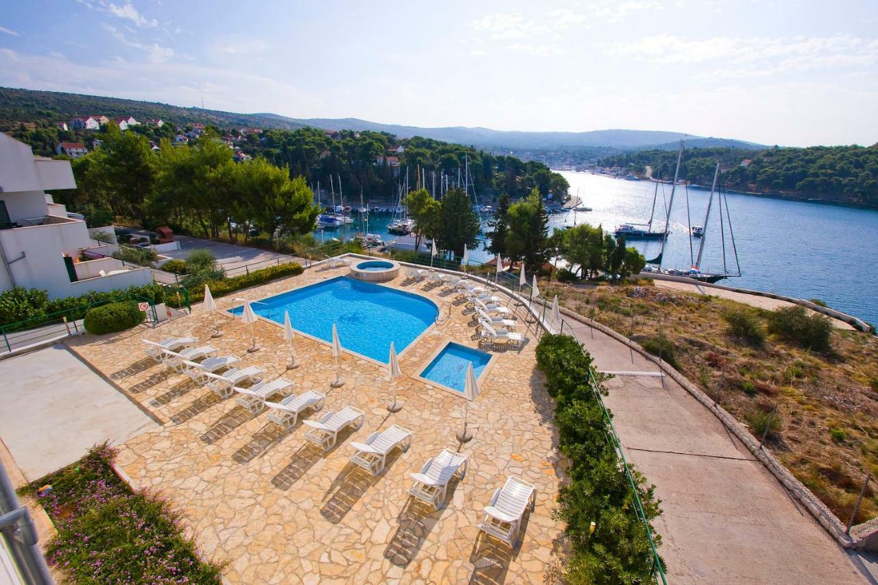 Apartment Milna - With Swimming Pool & Amazing Seaviews, Above Bijaka Beach Milna (Brac) Exterior foto